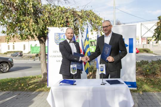 Podpis memoranda v Hlohovci - J. Viskupič a M. Kollár Podpis memoranda v Hlohovci - J. Viskupič a M. Kollár