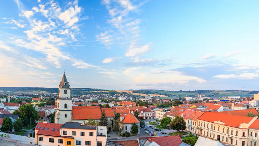 Vážná nehoda v Hlohovci: Ženu na přejezdu srazil kamion